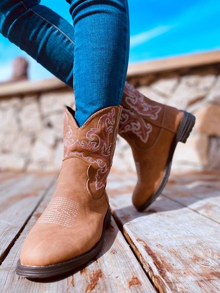 boots women classic embroider western cowboy ladies mid heels women's slip on woman mid-calf female shoes botas mujer, Black 
boots women classic embroider western cowboy ladies mid heels women's slip on woman mid-calf female shoes botas mujer, Black