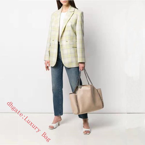 solid ground leather totes bag street smash luxury metal chain fashion bags versatile cross artwork small handbag plain square patchwork
solid ground leather totes bag street smash luxury metal chain fashion bags versatile cross artwork small handbag plain square patchwork