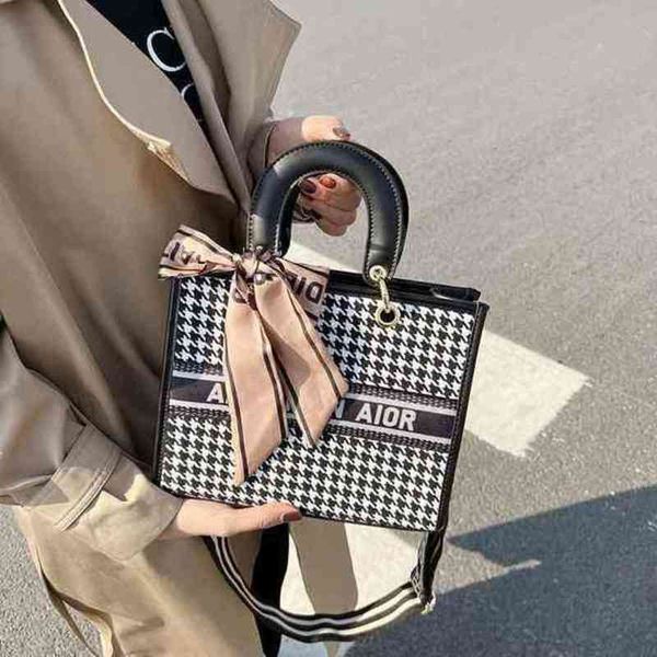 81% off shop clearance winter popular black-and-white checkered single shoulder satchel cross-border high-capacity commuter thousand lattice
81% off shop clearance winter popular black-and-white checkered single shoulder satchel cross-border high-capacity commuter thousand lattice