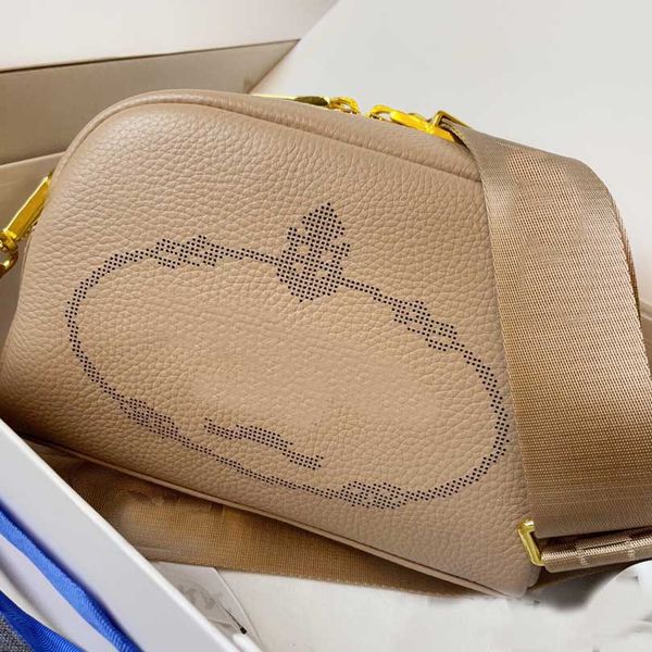 wholesale women leather messenger bag luxury designer canvas shoulder belt with triangular fashion versatile handbag
wholesale women leather messenger bag luxury designer canvas shoulder belt with triangular fashion versatile handbag