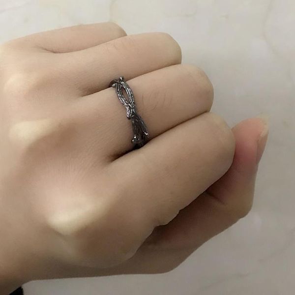 wedding rings fashion vintage creative couple black color rose flowers thorns design finger ring blue crystal open arrival, Slivery;golden
wedding rings fashion vintage creative couple black color rose flowers thorns design finger ring blue crystal open arrival, Slivery;golden