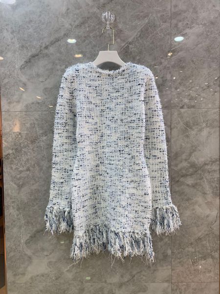 light luxury, high setting, small fragrance, coarse tweed tassel dress, celebrity temperament, White;black
light luxury, high setting, small fragrance, coarse tweed tassel dress, celebrity temperament, White;black