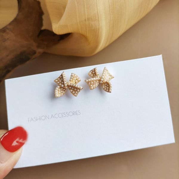 matte butterfly earrings fashion temperament of restoring ancient ways women small pearl stud, Golden;silver
matte butterfly earrings fashion temperament of restoring ancient ways women small pearl stud, Golden;silver