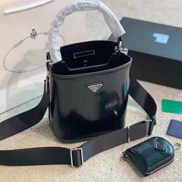 women designers bags 2021 handbag crossbody shoulder fashion genuine leather handbags bucket bag(20*11*18cm)
women designers bags 2021 handbag crossbody shoulder fashion genuine leather handbags bucket bag(20*11*18cm)