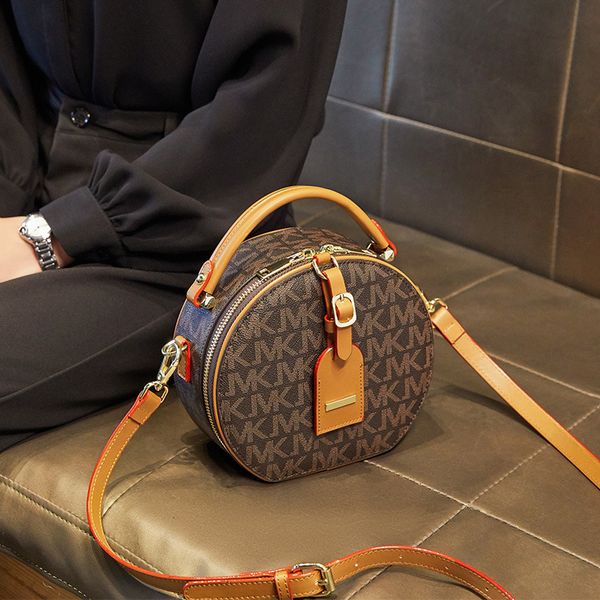 handbag bag women's 2021 fashion summer small round single shoulder messenger portable cake, Black;red
handbag bag women's 2021 fashion summer small round single shoulder messenger portable cake, Black;red