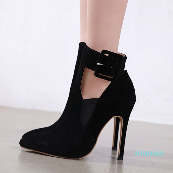 designer shoes women luxury heels black pointed toe pumps with buckle size 35 to 40 come without box
designer shoes women luxury heels black pointed toe pumps with buckle size 35 to 40 come without box