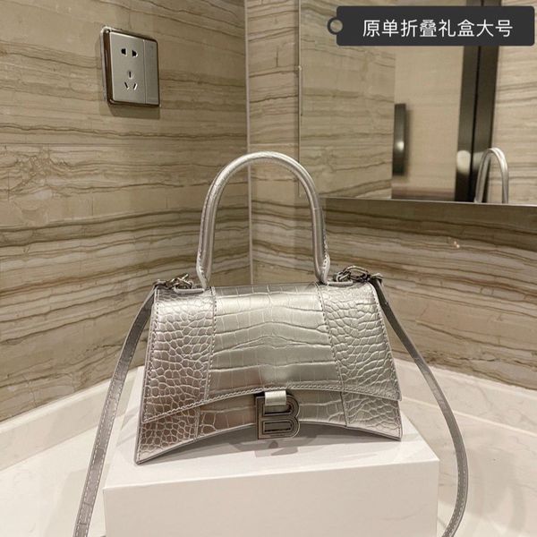 balencaiga luxurys designers bag 2021 new hourglass portable messenger head leather fashionable women's crescent bag ysj
balencaiga luxurys designers bag 2021 new hourglass portable messenger head leather fashionable women's crescent bag ysj