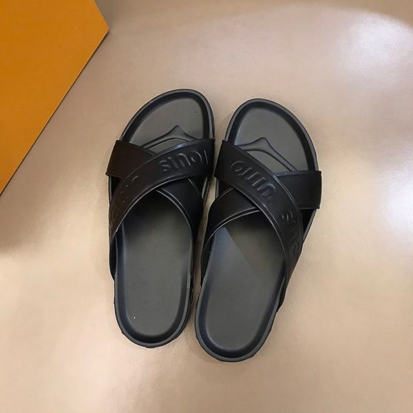 2021ss men beach slippers spring summer fashion popular flip flops genuine leather male slippers metal slides flat men slippers large size 3, Black
2021ss men beach slippers spring summer fashion popular flip flops genuine leather male slippers metal slides flat men slippers large size 3, Black