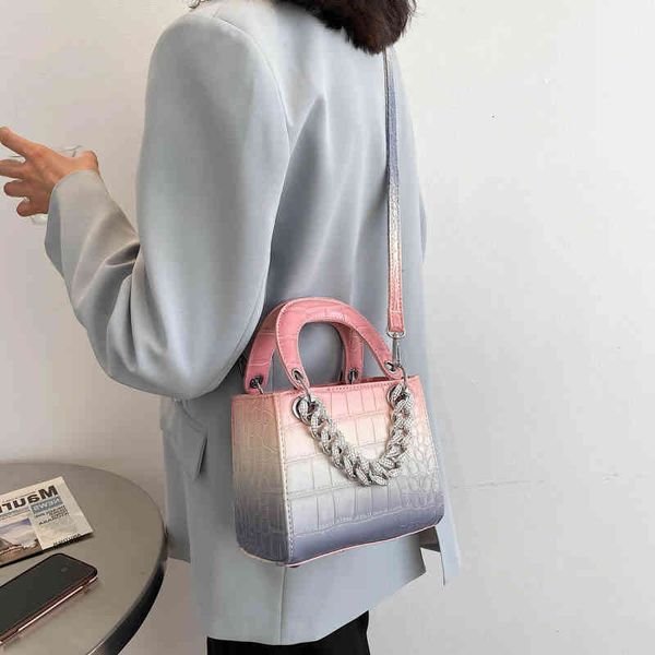 2021 new summer fashion foreign style single shoulder messenger bag gradient color diana hand women's
2021 new summer fashion foreign style single shoulder messenger bag gradient color diana hand women's