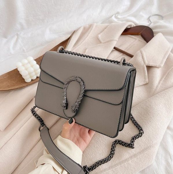 factory wholesale women bag street trend silver buckle chain bags elegant atmosphere solid color leathers fashion handbag flip retro leather, Black;red
factory wholesale women bag street trend silver buckle chain bags elegant atmosphere solid color leathers fashion handbag flip retro leather, Black;red
