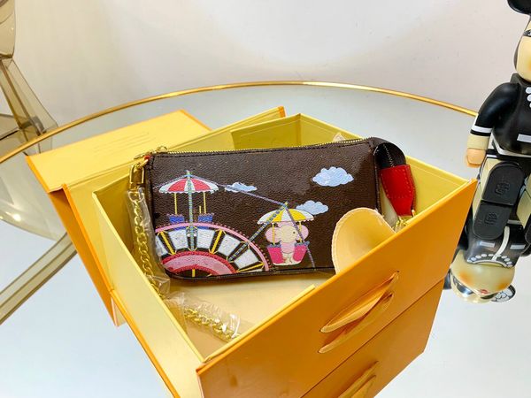 2021 star fashion mascot christmas design lady wallet long chain one shoulder diagonal small bag with box
2021 star fashion mascot christmas design lady wallet long chain one shoulder diagonal small bag with box