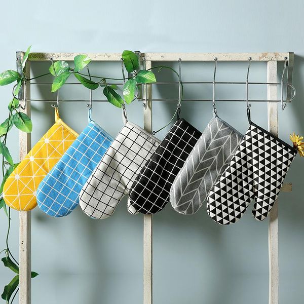 oven mitts microwave glove potholder non-slip thickening high temperature gloves for bbq or kitchen bakeware
oven mitts microwave glove potholder non-slip thickening high temperature gloves for bbq or kitchen bakeware