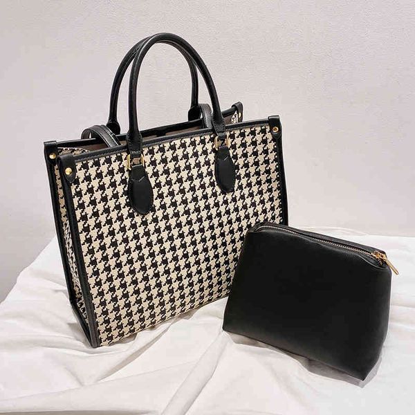 handbag women's 2021 versatile plaid hand single shoulder messenger mother bag canvas student, Black;red
handbag women's 2021 versatile plaid hand single shoulder messenger mother bag canvas student, Black;red
