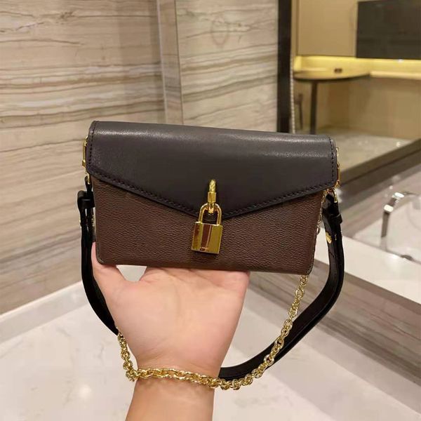 fashionable lady's armpit hand carry small square bags classic presbyopic leather flap chain crossbody shoulder bag luxury designer wal
fashionable lady's armpit hand carry small square bags classic presbyopic leather flap chain crossbody shoulder bag luxury designer wal