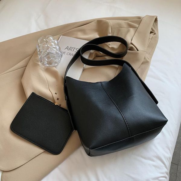 evening bags women's handbags portable leather retro casual fashion simple large-capacity bucket mother bag shoulder messenger
evening bags women's handbags portable leather retro casual fashion simple large-capacity bucket mother bag shoulder messenger