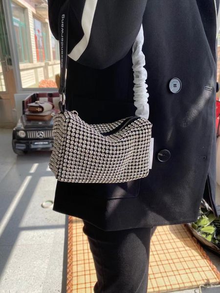 70% off design handbag 2021 spring and summer street trend new women's water drill king carrying the necessary small square bag for tre, Red;black
70% off design handbag 2021 spring and summer street trend new women's water drill king carrying the necessary small square bag for tre, Red;black