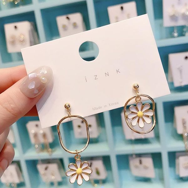 south korea simple fashion small daisy asymmetric earrings personality design fresh retro flower stud, Golden;silver
south korea simple fashion small daisy asymmetric earrings personality design fresh retro flower stud, Golden;silver