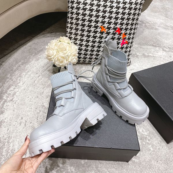 2022 fashion love women boots chunky heel martin laureate boot black white yellow martins woman shoes with box and logo size 35-40 -k132
2022 fashion love women boots chunky heel martin laureate boot black white yellow martins woman shoes with box and logo size 35-40 -k132