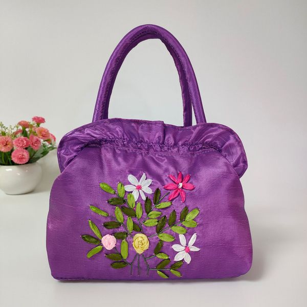 luxurys designers bags new fashion handbag zipper women handbags manual ribbon embroidered bag mother buys vegetable pack ethnic style porta
luxurys designers bags new fashion handbag zipper women handbags manual ribbon embroidered bag mother buys vegetable pack ethnic style porta
