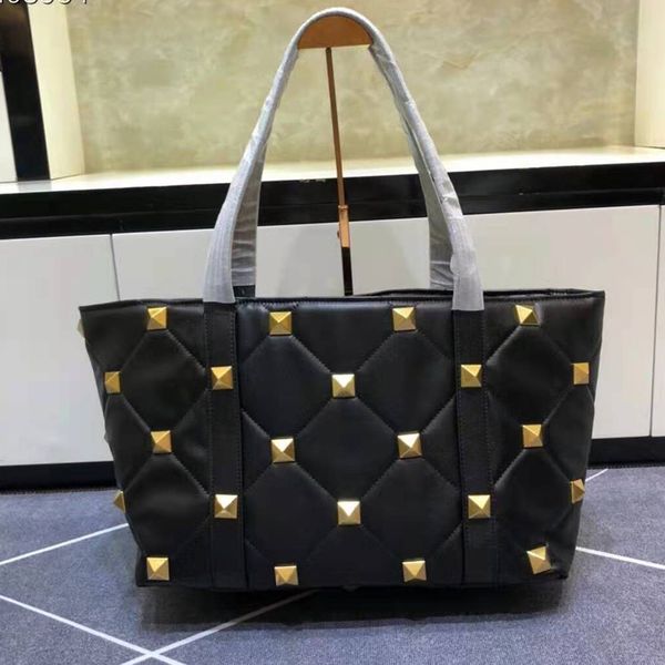 luxury design leather shoulder bag shopping bags solid color decorative large rivet volume tote packag diamond pattern lemon yellow white or
luxury design leather shoulder bag shopping bags solid color decorative large rivet volume tote packag diamond pattern lemon yellow white or