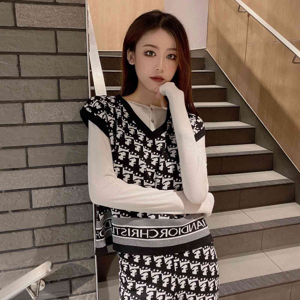 design clothing salt street suit autumn winter new sweater women's check vest wide leg knitted bell bottomed pants two-piece set, White
design clothing salt street suit autumn winter new sweater women's check vest wide leg knitted bell bottomed pants two-piece set, White