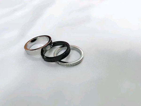 classic charm ring three-layer titanium steel diamond multi-style wearing luxury jewelry with original packaging gift box, Silver
classic charm ring three-layer titanium steel diamond multi-style wearing luxury jewelry with original packaging gift box, Silver