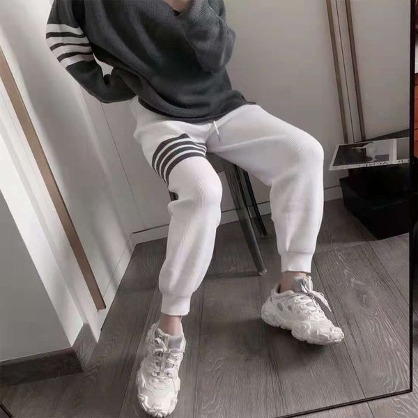 2021 autumn new trendy tb with elastic hem and wide waist design loose casual knitted pants, White;black
2021 autumn new trendy tb with elastic hem and wide waist design loose casual knitted pants, White;black