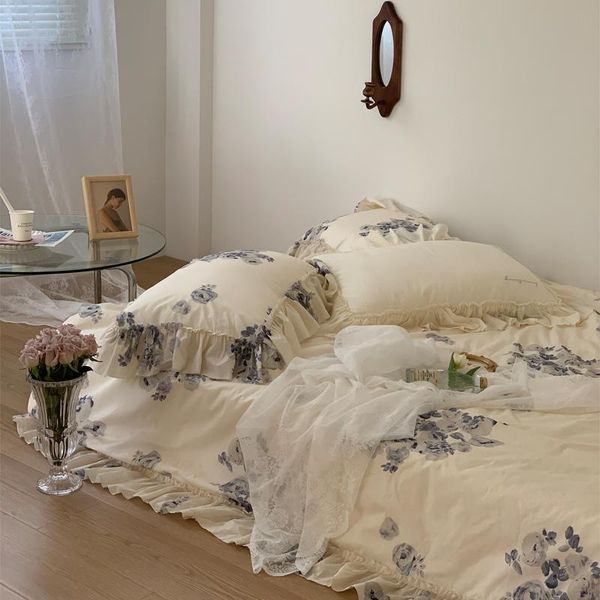 bedding sets oil painting style advanced french retro rose cotton four-piece korean
bedding sets oil painting style advanced french retro rose cotton four-piece korean