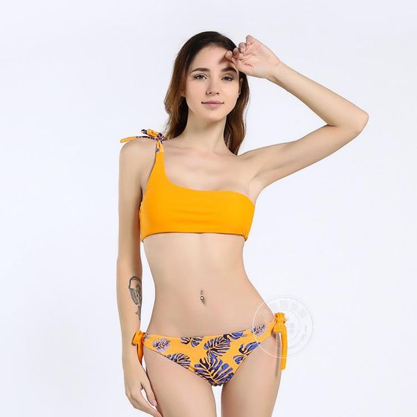 women's swimwear 2021 split printed bikini european and american cross-border swimsuits women wholesale, White;black
women's swimwear 2021 split printed bikini european and american cross-border swimsuits women wholesale, White;black