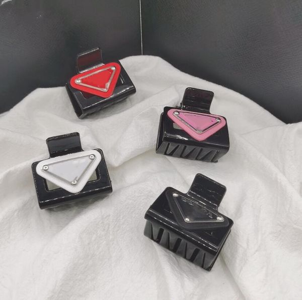 european and american french letter clamps lazy wind retro fashion wild back head black triangle hairpin female high quality, Slivery;golden
european and american french letter clamps lazy wind retro fashion wild back head black triangle hairpin female high quality, Slivery;golden