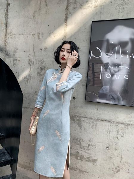 style cheongsam autumn and winter fashion generous everyday young feather print mid-length improved ethnic clothing, Red
style cheongsam autumn and winter fashion generous everyday young feather print mid-length improved ethnic clothing, Red