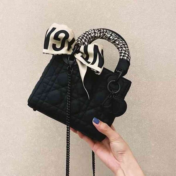 2022 latest models handbag wholesale 3-grid 4-grid princess rattan pattern embroidered matte frosted buckle leather lady's
2022 latest models handbag wholesale 3-grid 4-grid princess rattan pattern embroidered matte frosted buckle leather lady's