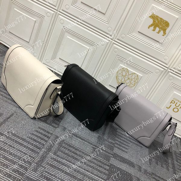 new30 messenger bags 807the body-fitting design and adjustable shoulder strap accompany contemporary men in various daytime occasions
new30 messenger bags 807the body-fitting design and adjustable shoulder strap accompany contemporary men in various daytime occasions