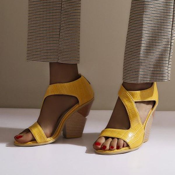 summer sandals women open toe shoes ring fashion flats metal buckle square heels, Black
summer sandals women open toe shoes ring fashion flats metal buckle square heels, Black