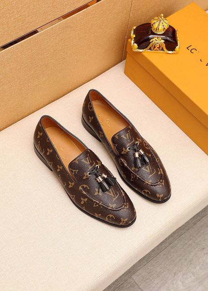 mm brand classic man pointed toe luxury dress shoes mens patent leather black wedding shoes oxford formal shoes big size 45 11
mm brand classic man pointed toe luxury dress shoes mens patent leather black wedding shoes oxford formal shoes big size 45 11