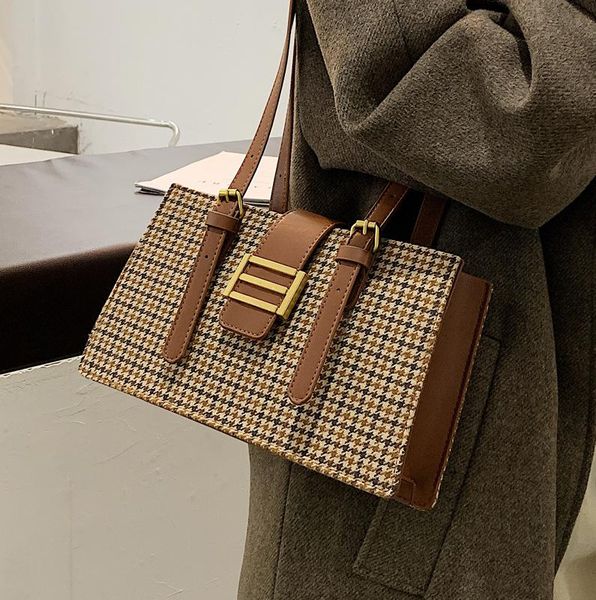 evening bags ladies shoulder bag 2021 fashion one underarm autumn and winter niche lattice portable small square
evening bags ladies shoulder bag 2021 fashion one underarm autumn and winter niche lattice portable small square