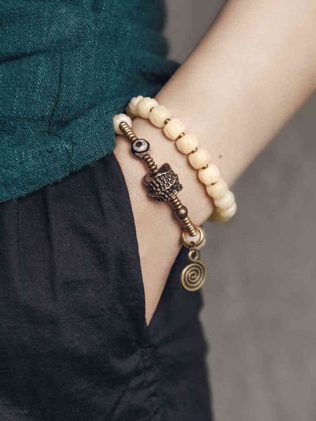 flower carved beads mixed with brass bracelet to make old tianzhu men's fashion, Golden;silver
flower carved beads mixed with brass bracelet to make old tianzhu men's fashion, Golden;silver