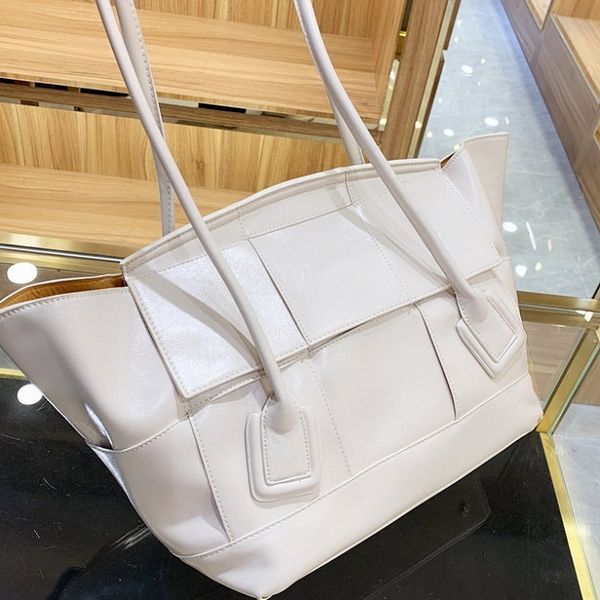 2021 new tote bag black large handbags temperament shopping shoulder bag quilted genuine real leather handbag polychromatic
2021 new tote bag black large handbags temperament shopping shoulder bag quilted genuine real leather handbag polychromatic