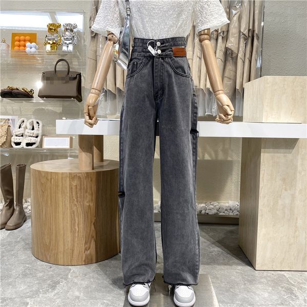 capri nicho design 2021 two high-waist buttons cut jeans side labels thin hare wild pants, Black;white
capri nicho design 2021 two high-waist buttons cut jeans side labels thin hare wild pants, Black;white