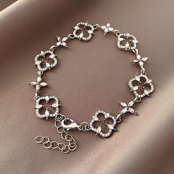 link, chain four-leafed grass bracelet female xiains niche design sense light luxury cold wind advanced sen department minimalist, Black
link, chain four-leafed grass bracelet female xiains niche design sense light luxury cold wind advanced sen department minimalist, Black