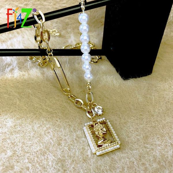 chokers f.j4z vintage necklaces for women 2021 simulated pearl queen pendant collar lady cuban chain jewelry gifts collier, Golden;silver
chokers f.j4z vintage necklaces for women 2021 simulated pearl queen pendant collar lady cuban chain jewelry gifts collier, Golden;silver