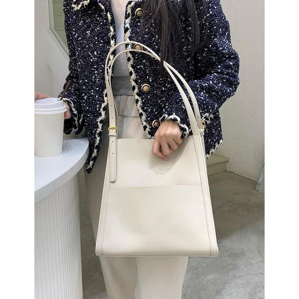 evening bags korean style large capacity tote shoulder bag leather handbag fashion trend women simple solid color
evening bags korean style large capacity tote shoulder bag leather handbag fashion trend women simple solid color