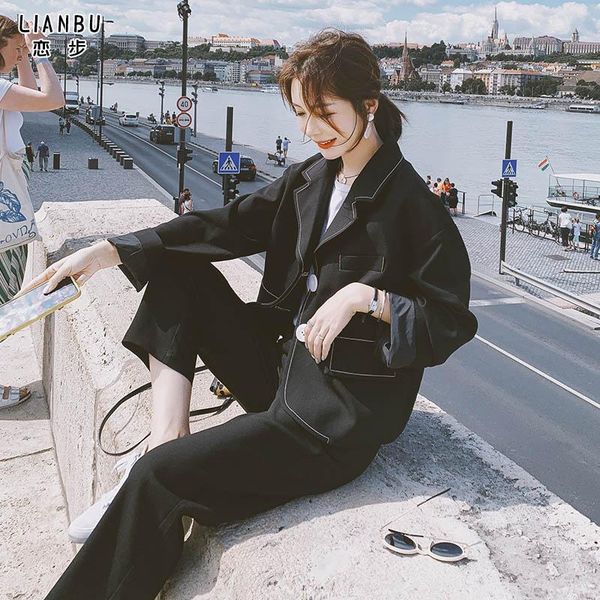 two piece suit for women's korean version autumn 2021 foreign style pants & capris, Black;white
two piece suit for women's korean version autumn 2021 foreign style pants & capris, Black;white