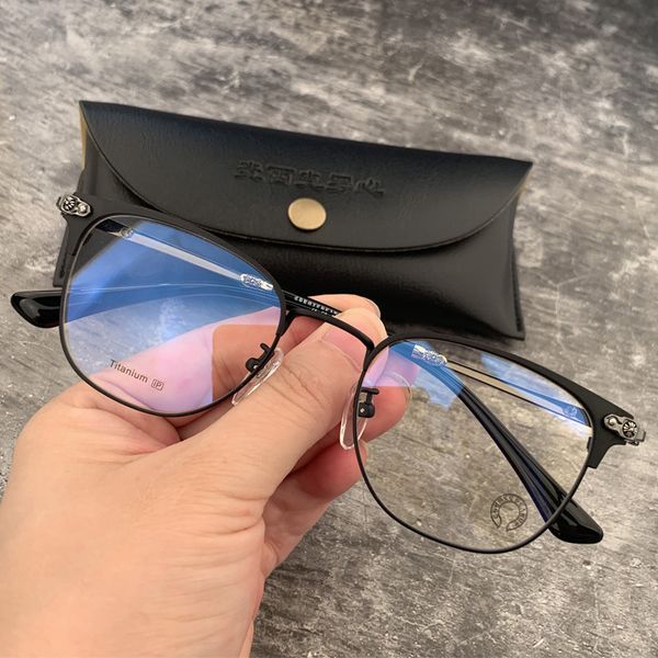 design sunglasses new pure titanium small face ultra light myopia 541 height counting frame, White;black
design sunglasses new pure titanium small face ultra light myopia 541 height counting frame, White;black