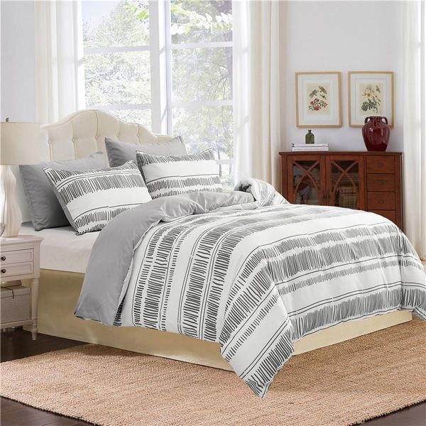 white and black stript bedding set king size luxury duvet cover sets 2/3pcs quilt comforter home textiles bedclothes
white and black stript bedding set king size luxury duvet cover sets 2/3pcs quilt comforter home textiles bedclothes
