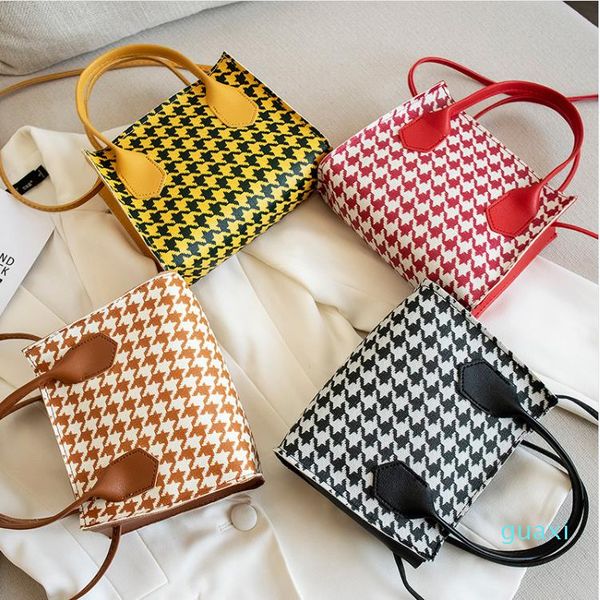 evening bag woman europe and the united states retro thousands of bird case printed handbag women's fashion shoulder makeup bag
evening bag woman europe and the united states retro thousands of bird case printed handbag women's fashion shoulder makeup bag