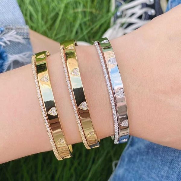3pcs 2021 new fashion gold plated zirconia cuff bangle jewelry couple heart zircon cz crystals bracelets q0720, Black
3pcs 2021 new fashion gold plated zirconia cuff bangle jewelry couple heart zircon cz crystals bracelets q0720, Black