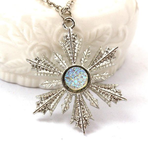 christmas gift fashion snowflake necklace silver plated geometry snowflake pendant necklaces choker chain women designer jewelry accessory
christmas gift fashion snowflake necklace silver plated geometry snowflake pendant necklaces choker chain women designer jewelry accessory