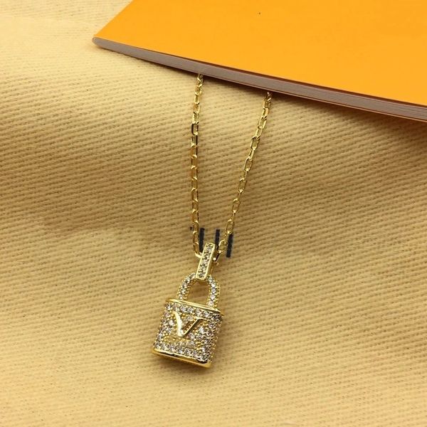european and american classic fashion letter necklace all-match lock head diamond temperament clavicle chain female fast delivery, Silver
european and american classic fashion letter necklace all-match lock head diamond temperament clavicle chain female fast delivery, Silver