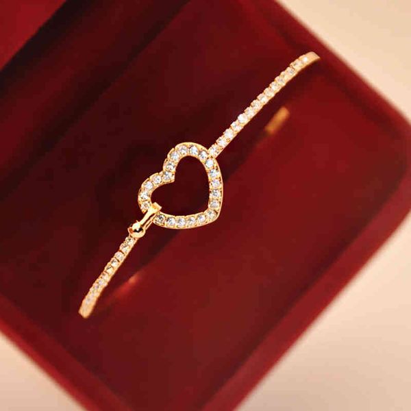 fashion style gold rhinestone love heart bangle cuff bracelet jewelry chain set for women hand charm, Golden;silver
fashion style gold rhinestone love heart bangle cuff bracelet jewelry chain set for women hand charm, Golden;silver